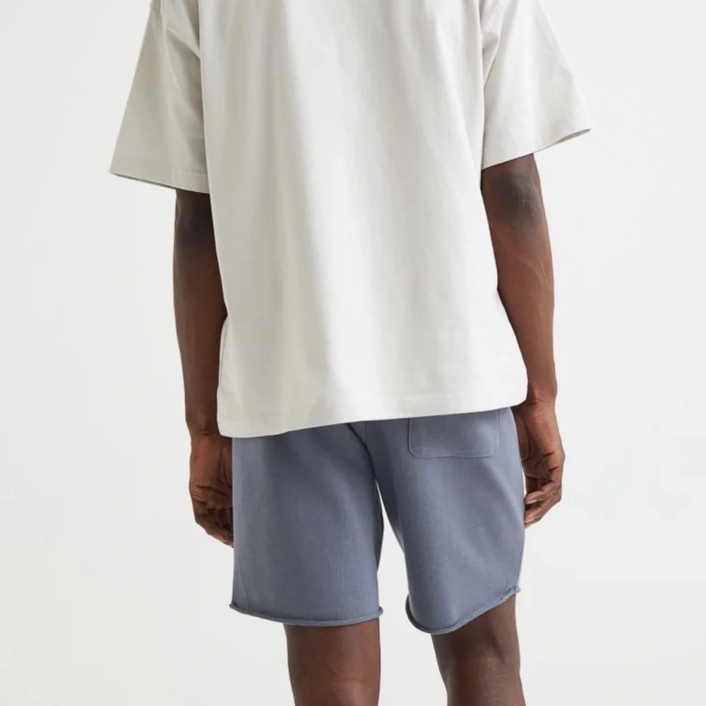 Mens H&M Regular-Fit Raw-Edge Hem French Terry Sweat Shorts - Dark Grey - Size M - Picture 5 of 11